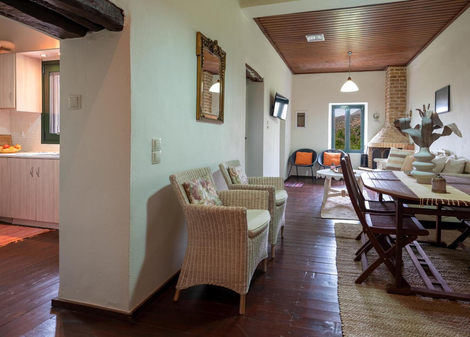 Ornus Traditional House Orne Екстериор снимка
